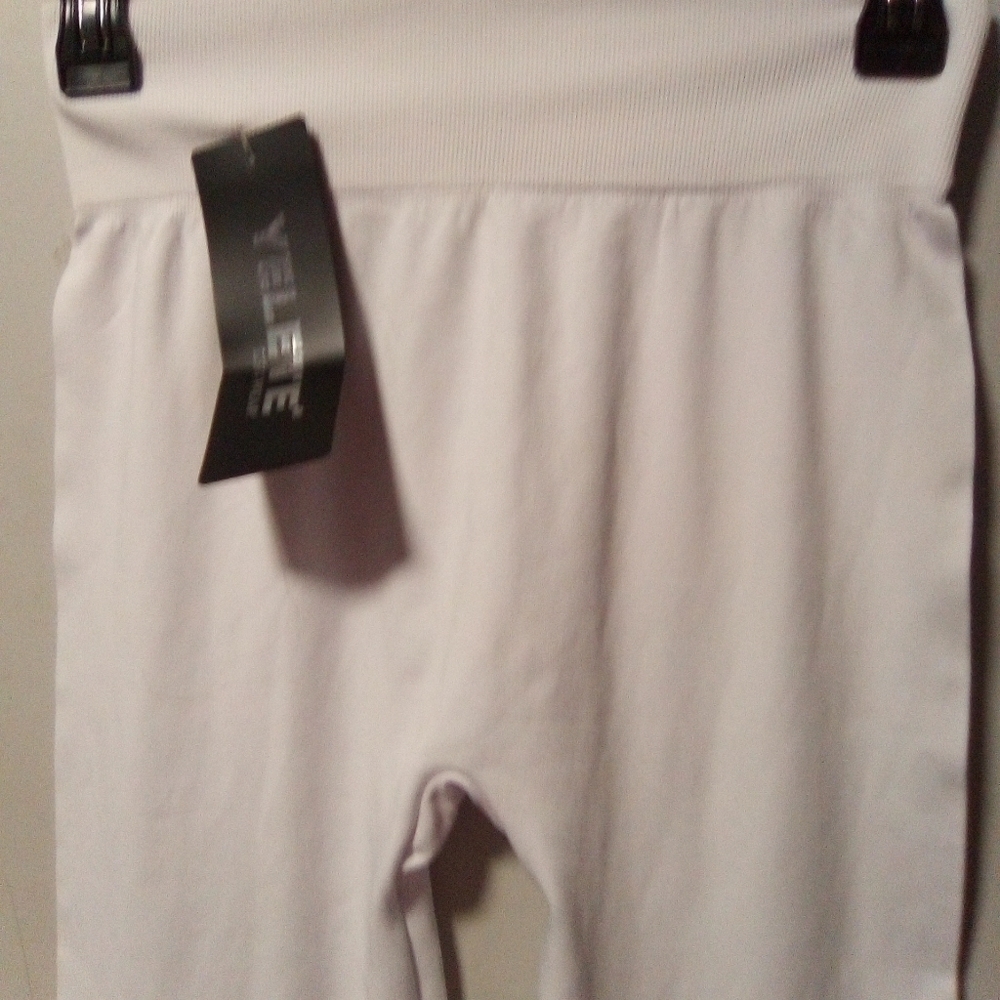YELETE brand ladies white Capri leggings. NWT. Size Small - Picture 10 of 10